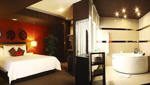 In-room safe, desk, free WiFi