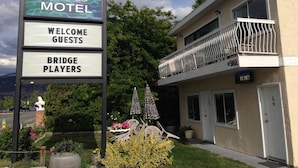 Front of property - Black Sea Motel (Penticton)