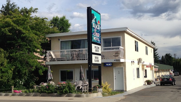 Front of property - Black Sea Motel (Penticton)