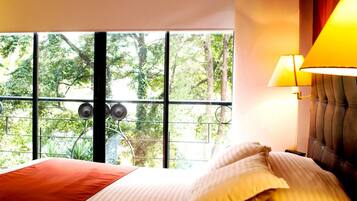 Grand Suite | In-room safe, rollaway beds, free WiFi, bed sheets