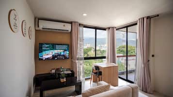 Family Corner Suite Triple | City view