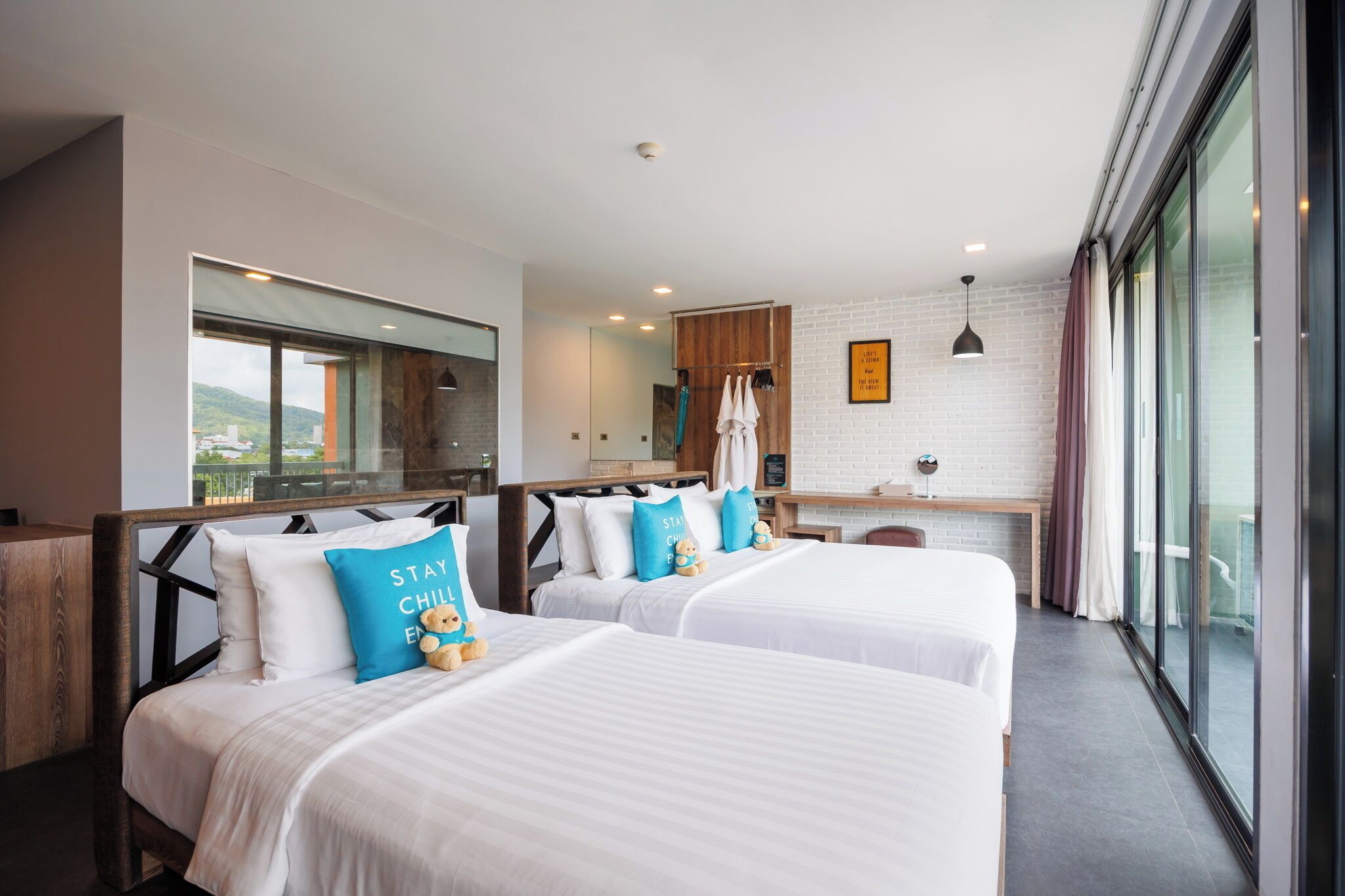 Studio Suite Triple | Bộ đồ giường cao cấp, minibar, két bảo mật tại phòng, bàn 