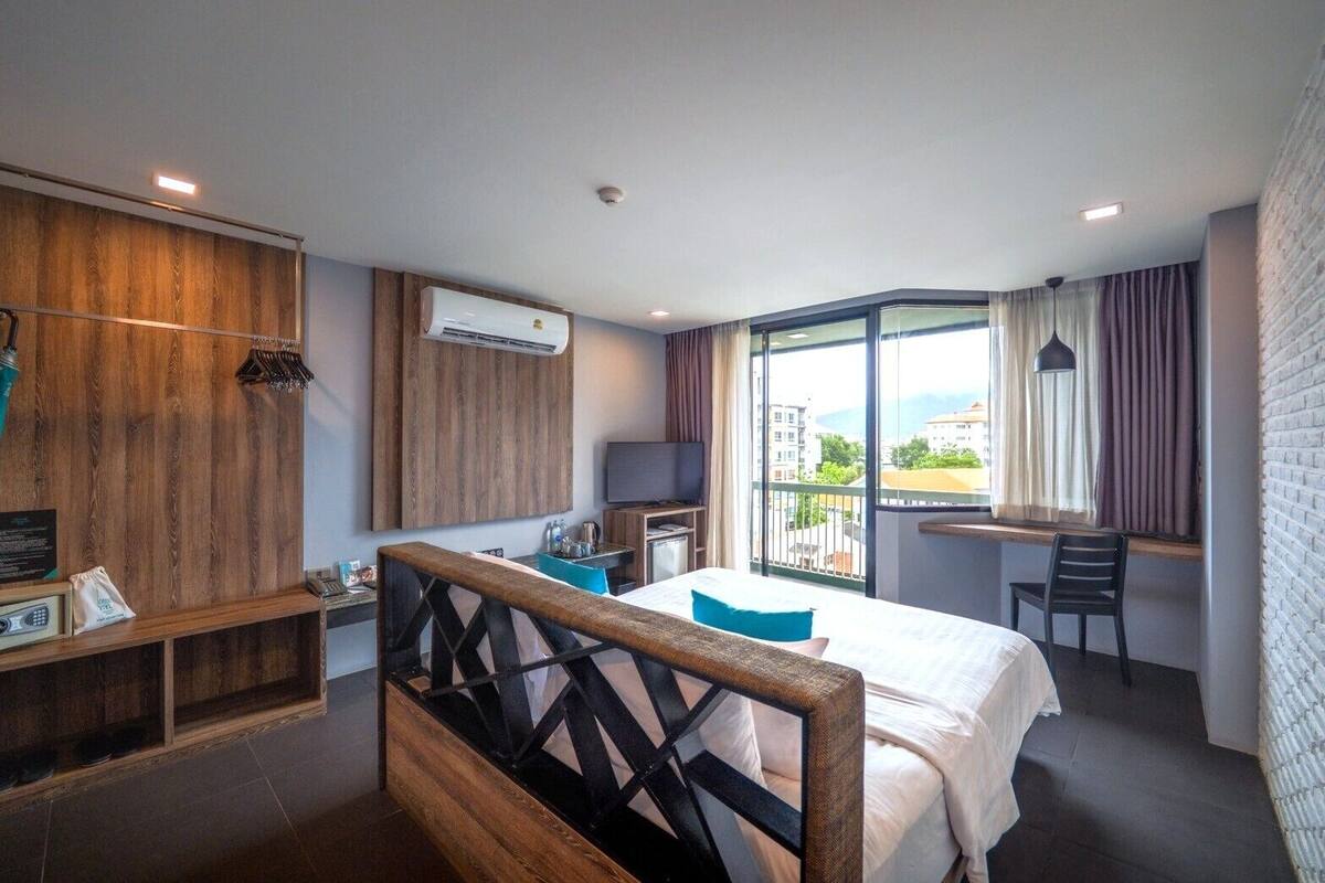 ห้องดีลักซ์, วิวภูเขา | เครื่องนอนระดับพรีเมียม, มินิบาร์, ตู้นิรภัยในห้องพัก, โต๊ะทำงาน