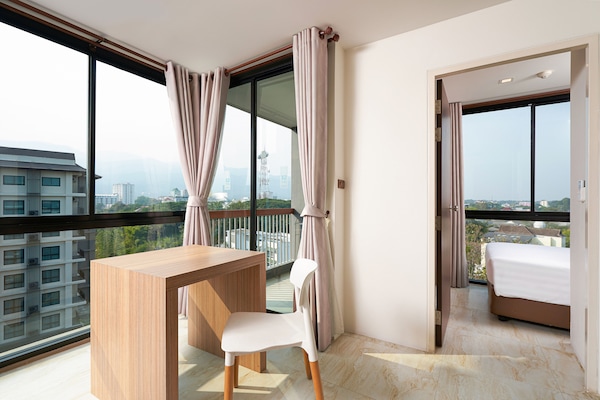 Family Corner Suite Triple | Wohnbereich | 32-Zoll-LCD-Fernseher mit Kabelempfang, Fernseher