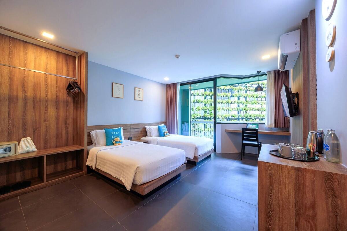 ห้องดีลักซ์ | เครื่องนอนระดับพรีเมียม, มินิบาร์, ตู้นิรภัยในห้องพัก, โต๊ะทำงาน