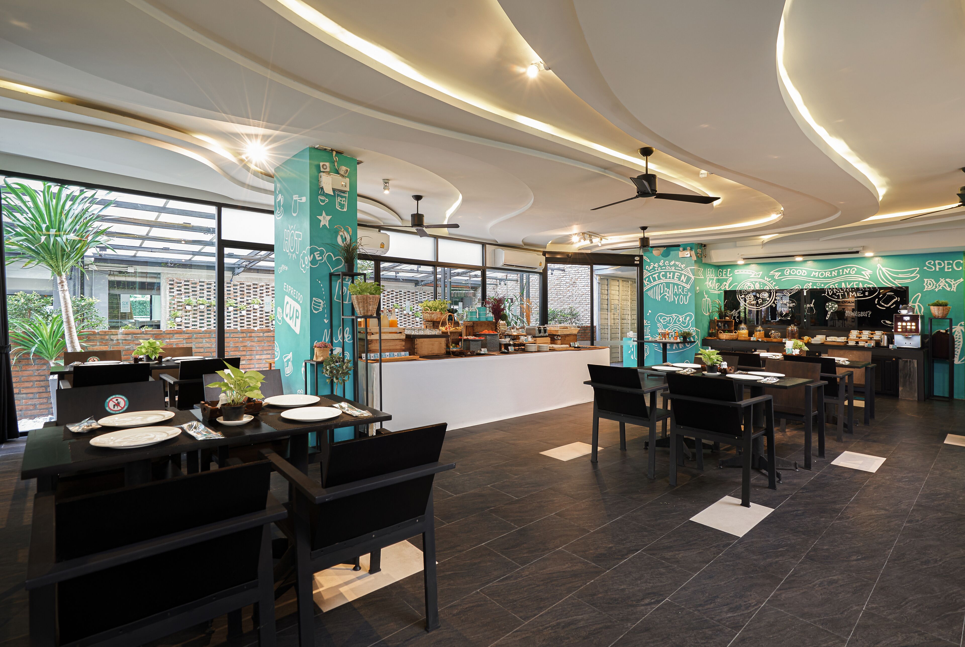 breakfast, lunch, dinner served; local and international cuisine