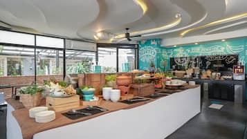 Daily buffet breakfast (THB 295 per person)