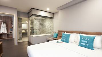2 Bedroom Family Suite Mountain View | Premium bedding, minibar, in-room safe, desk