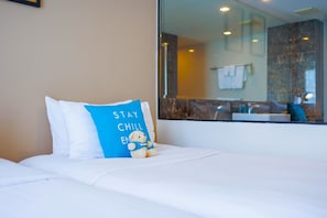 One Bedroom Suite with Bath Tub | Premium bedding, minibar, in-room safe, desk