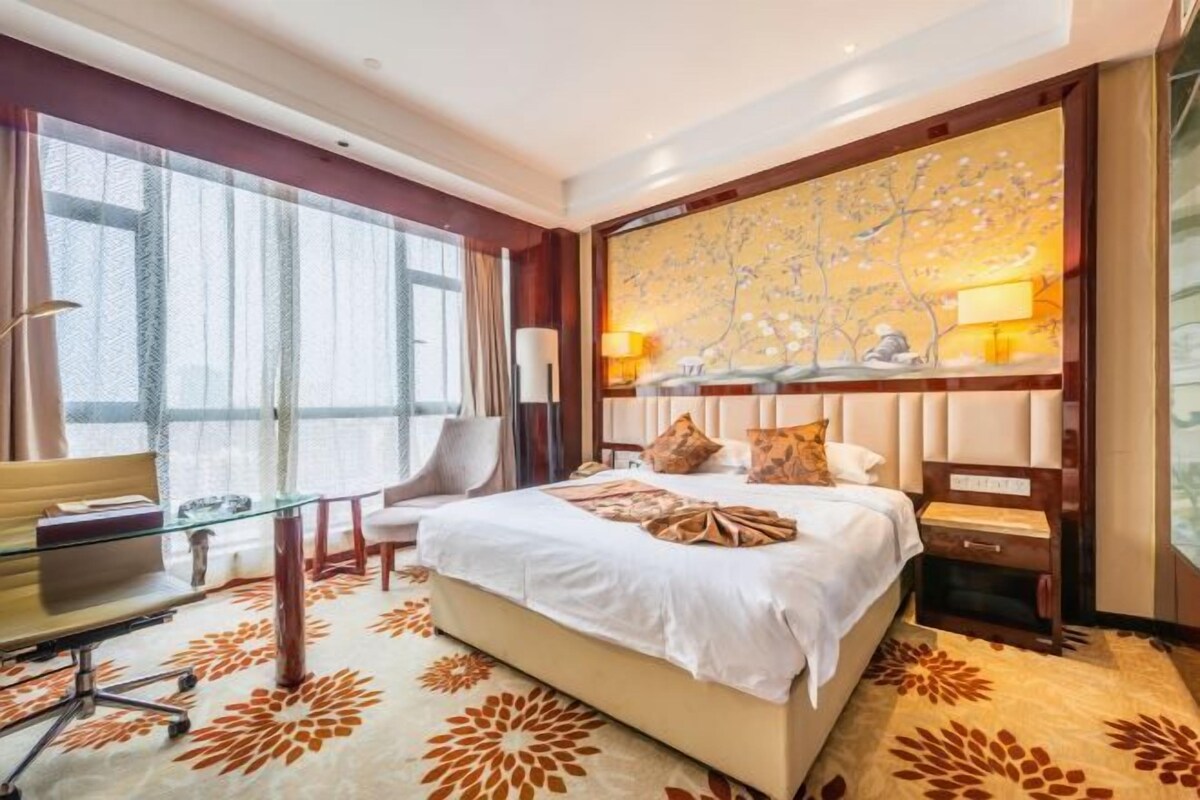 Minibar, két bảo mật tại phòng, đồng hồ báo thức 