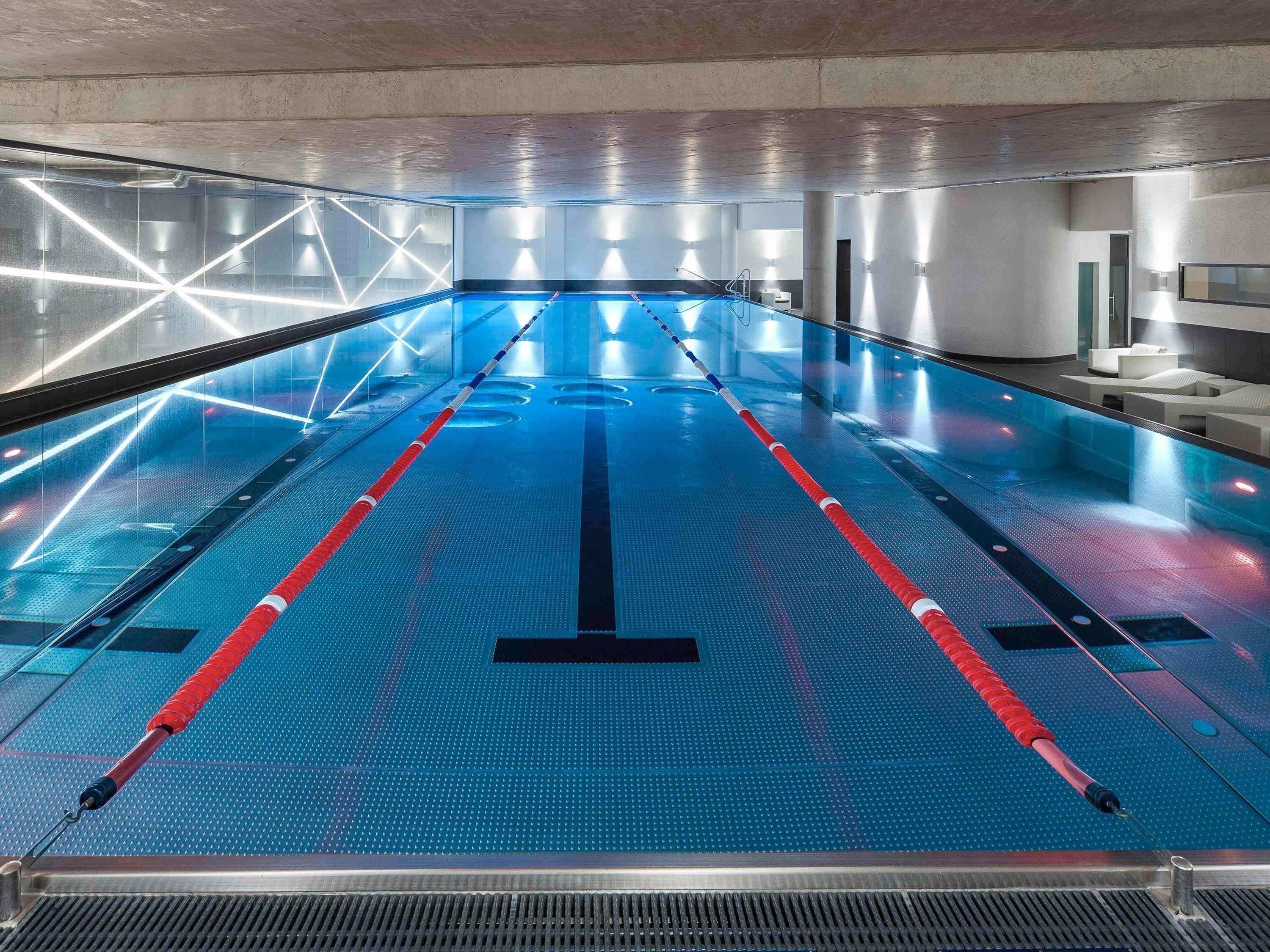 สระว่ายน้ำในร่ม