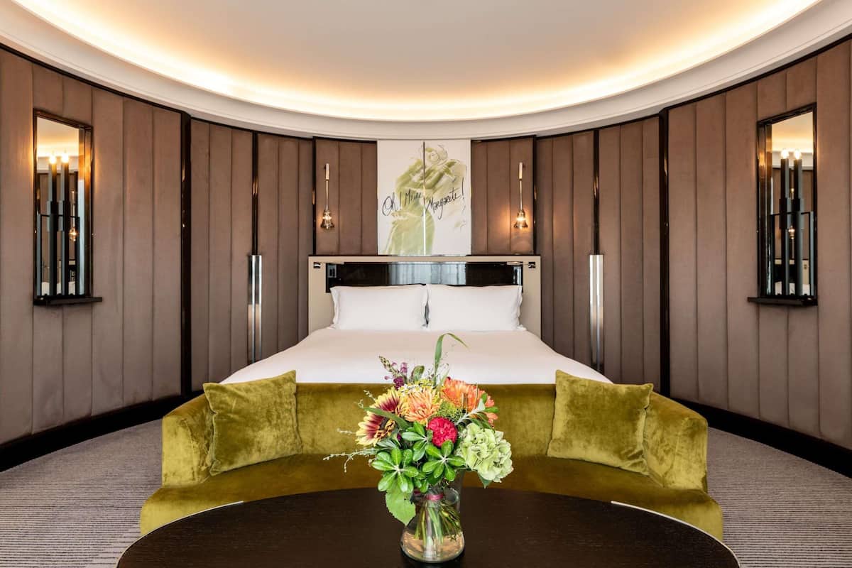 Superior Oda, 1 Büyük (Queen) Boy Yatak | Kaliteli yatak takımı, yastık yüzeyli yatak, minibar, odada kasa 