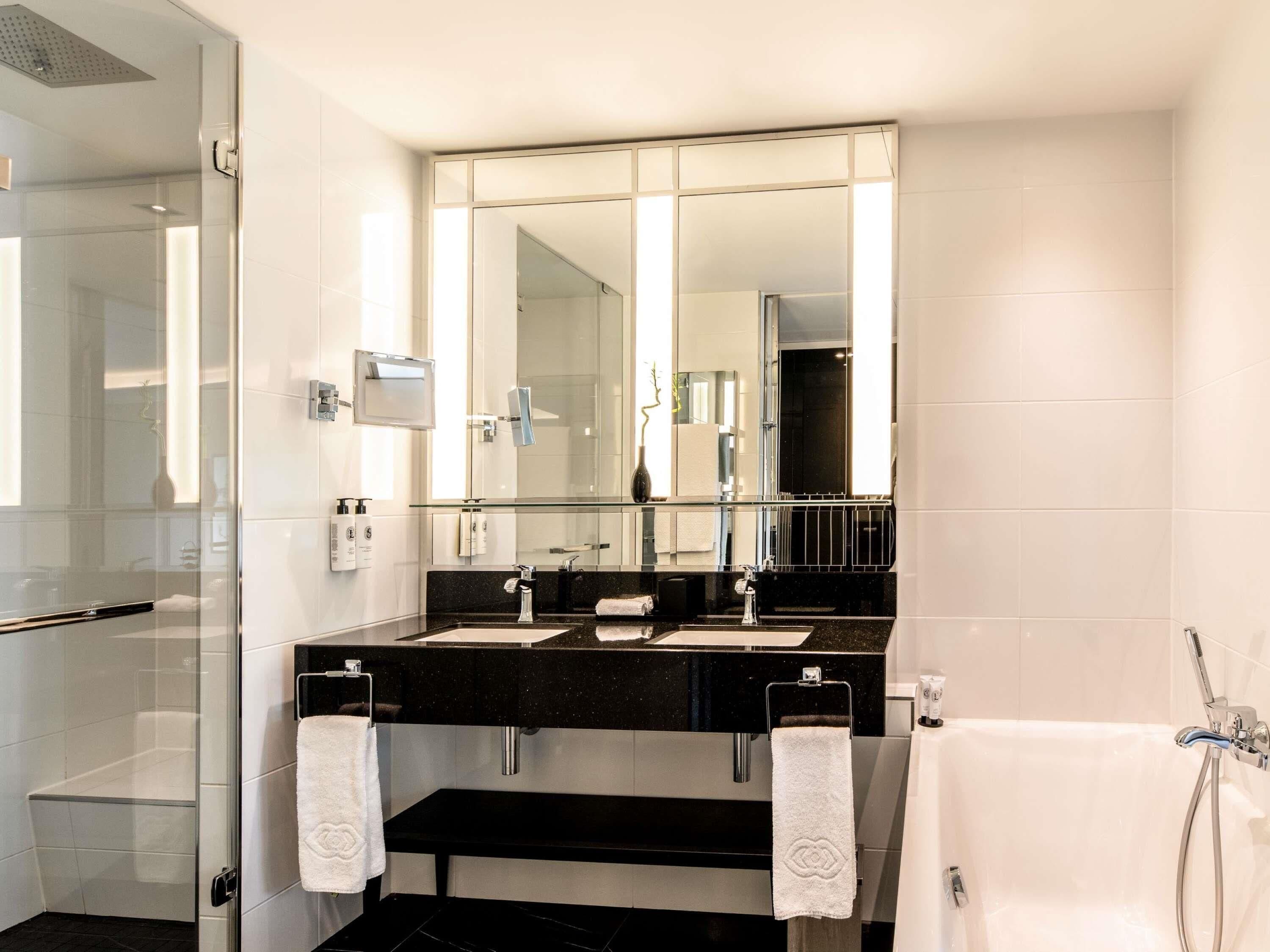 Premium bedding, pillowtop beds, minibar, in-room safe