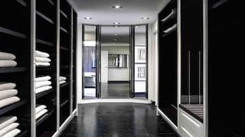 Suite – president, 1 kingsize-seng, terrasse, byutsikt | Sengetøy av topp kvalitet, senger med overmadrass og minibar