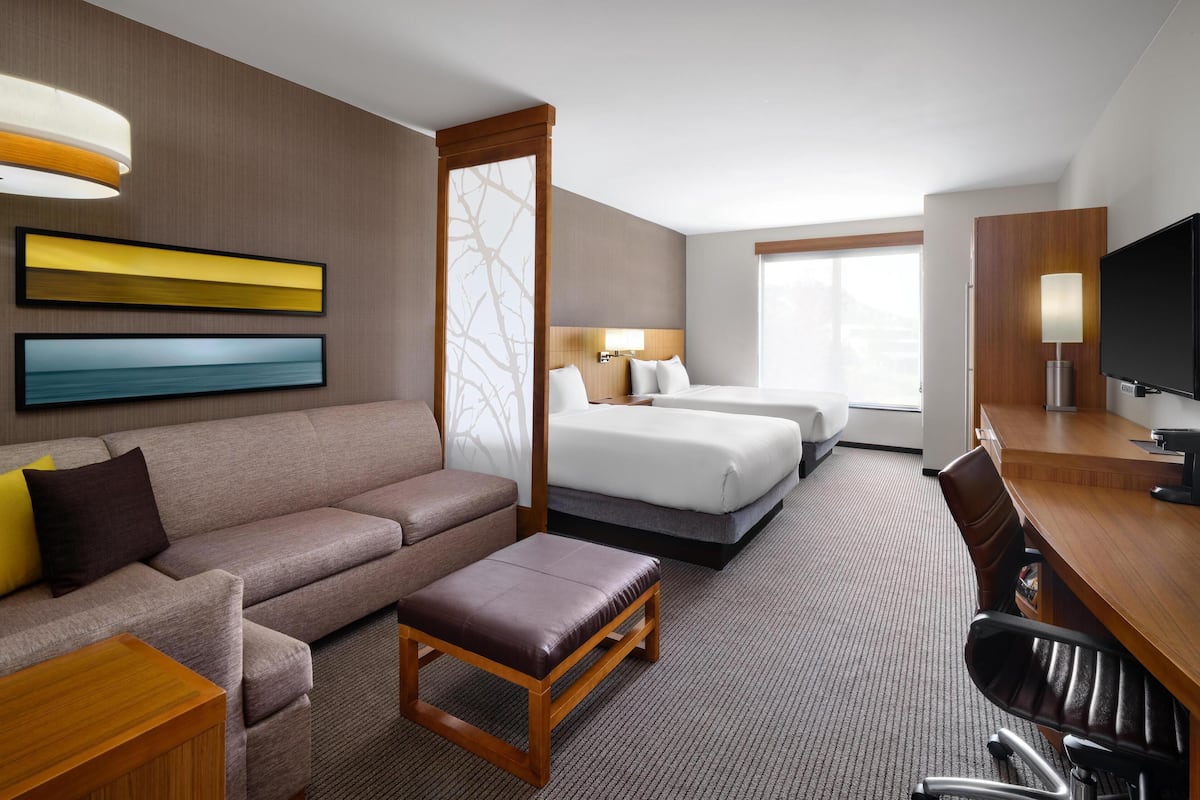 In-room safe, desk, laptop workspace, iron/ironing board