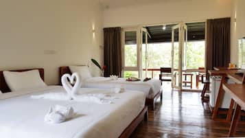 Superior Bungalow Triple Bed | Bureau, Wi-Fi gratuit, draps fournis