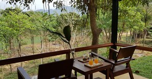 Superior Bungalow Triple Bed | Bureau, Wi-Fi gratuit, draps fournis