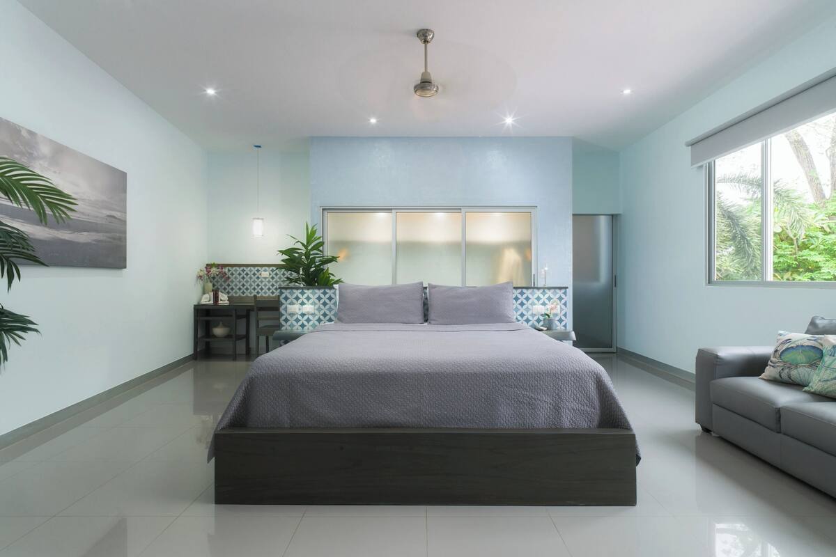 Grand Apartment, 1 King Bed | Premium bedding, pillowtop beds, in-room safe, desk