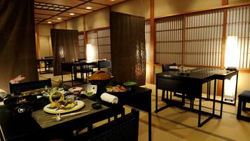 Breakfast and dinner served