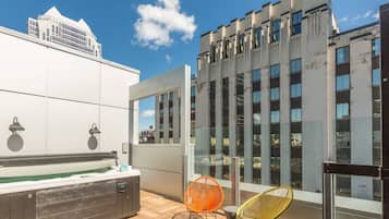 1 bedroom, premium bedding, pillow-top beds, minibar