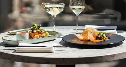 Renaissance Montreal Downtown Hotel