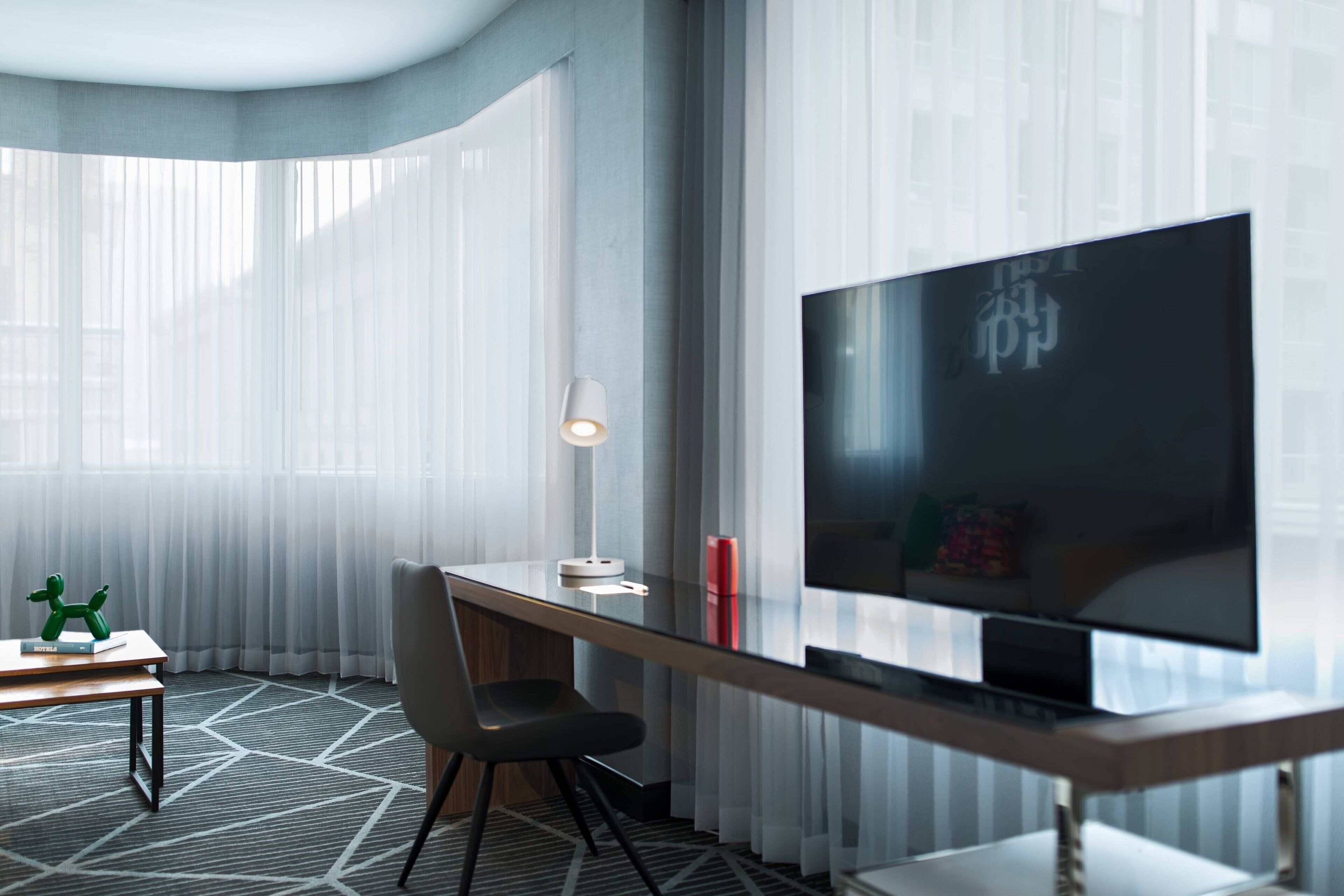 Photo - Renaissance Montreal Downtown Hotel
