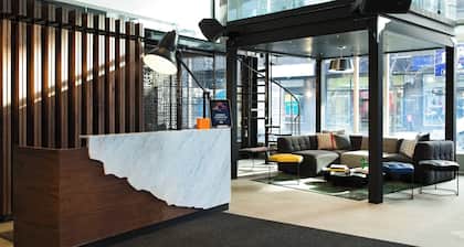 Renaissance Montreal Downtown Hotel
