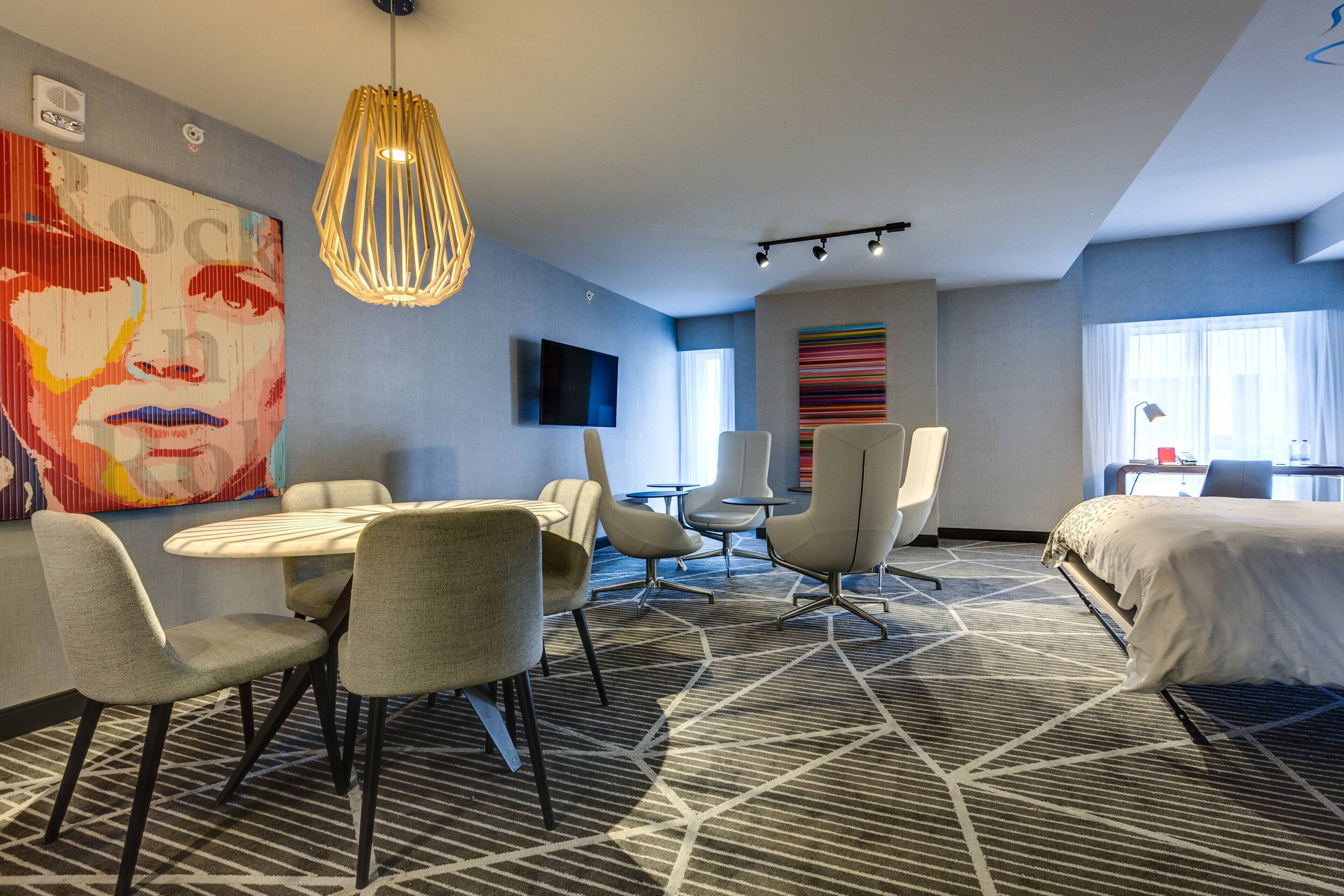 Photo - Renaissance Montreal Downtown Hotel