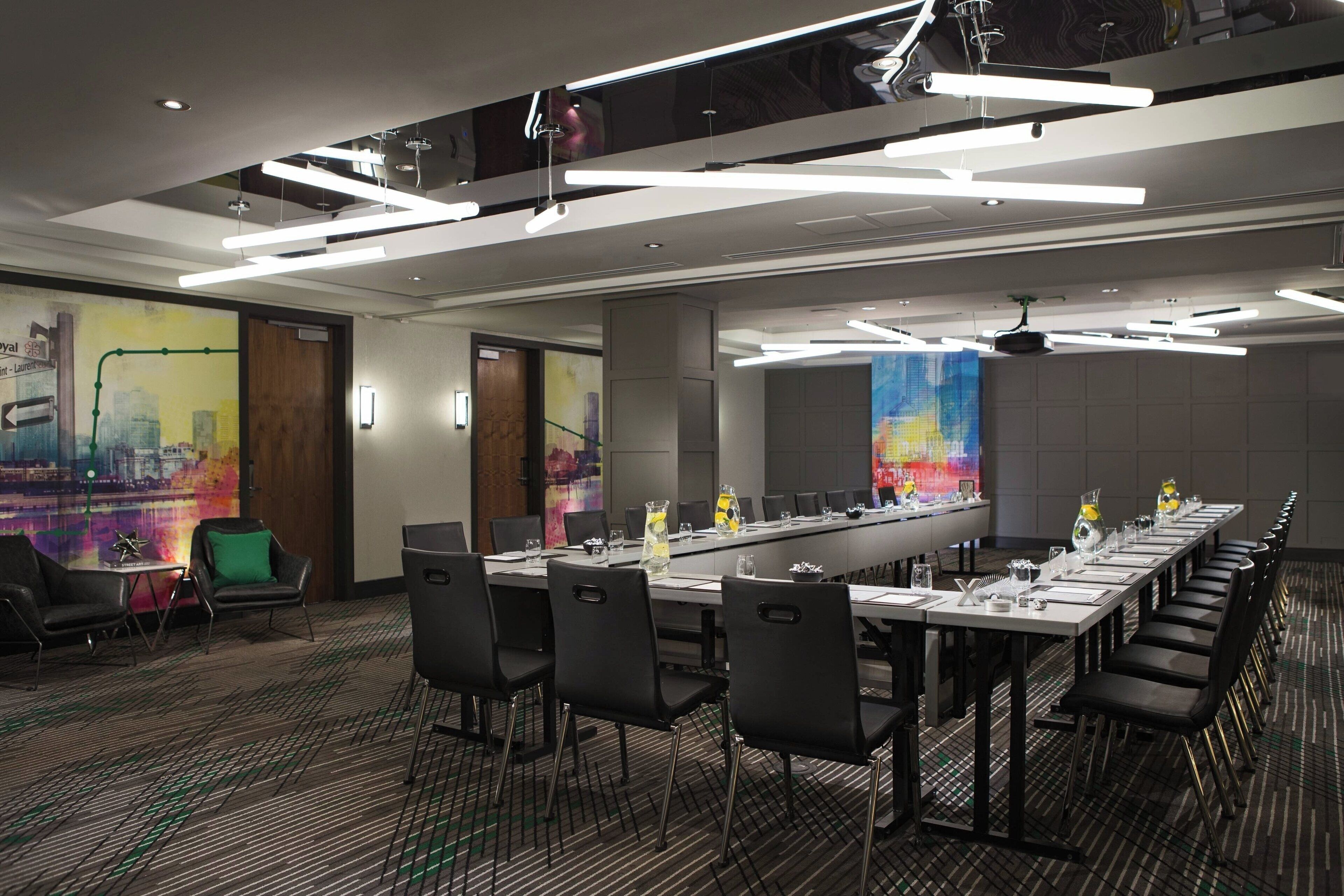Photo - Renaissance Montreal Downtown Hotel