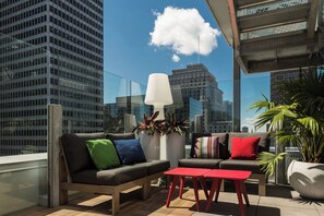 Rooftop bar - Renaissance Montreal Downtown Hotel (Montreal)