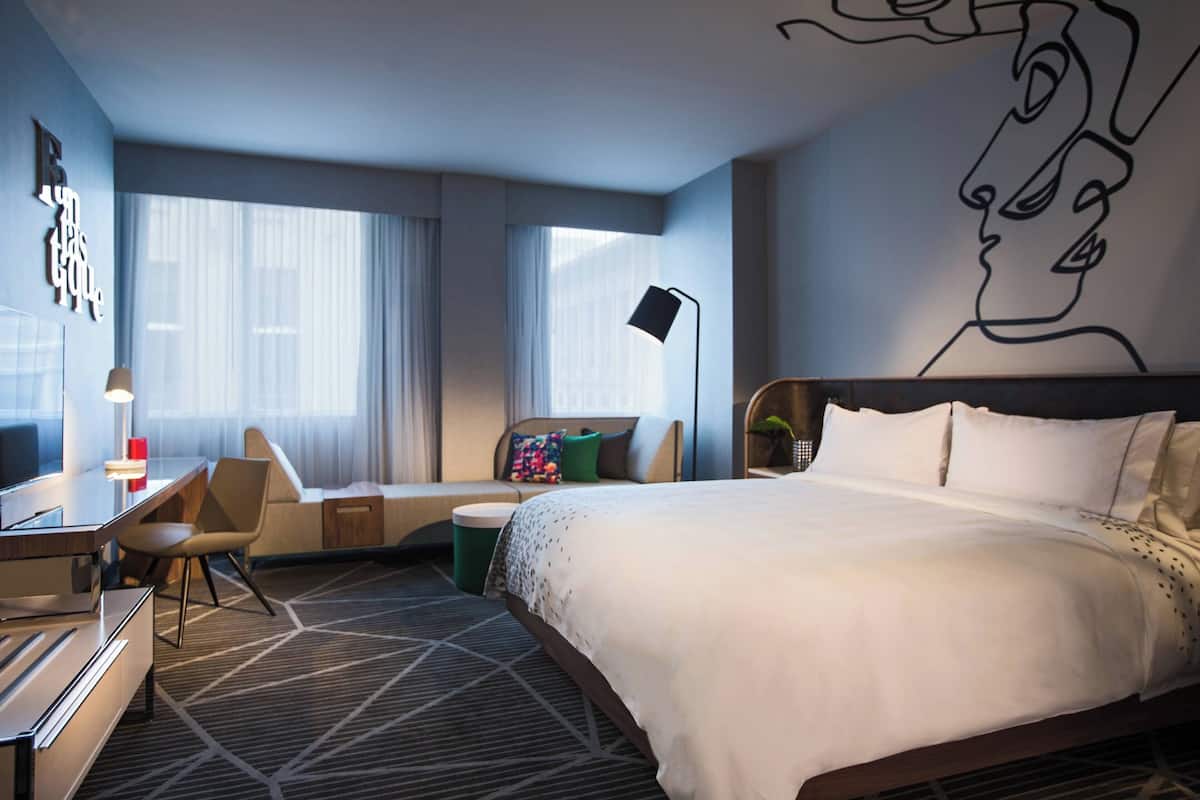 Room, 1 King Bed, Non Smoking | 1 bedroom, premium bedding, pillowtop beds, minibar