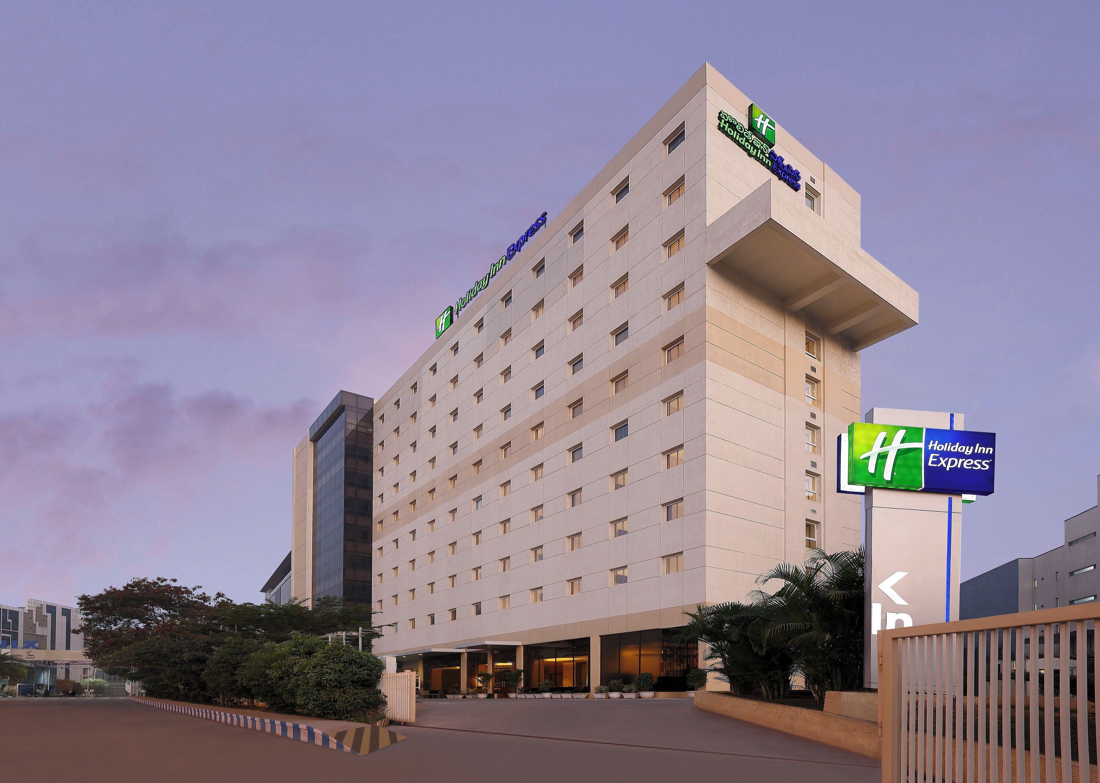 A multi-story hotel with a prominent Holiday Inn Express sign.