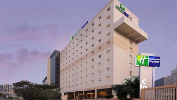 A multi-story hotel with a prominent Holiday Inn Express sign.