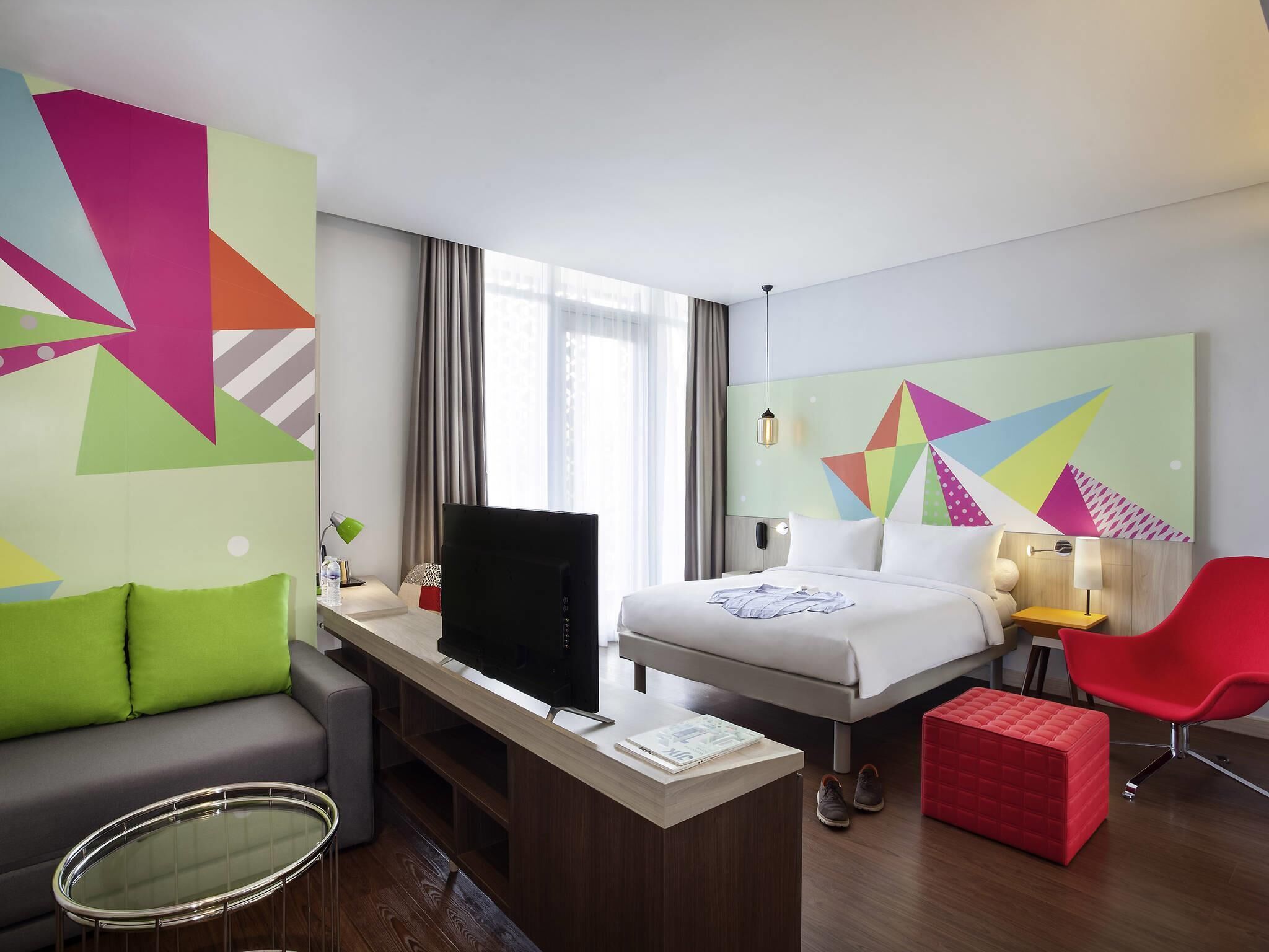 Suite junior, 1 cama Queen size, balcón | Minibar, caja de seguridad en la habitación y escritorio 