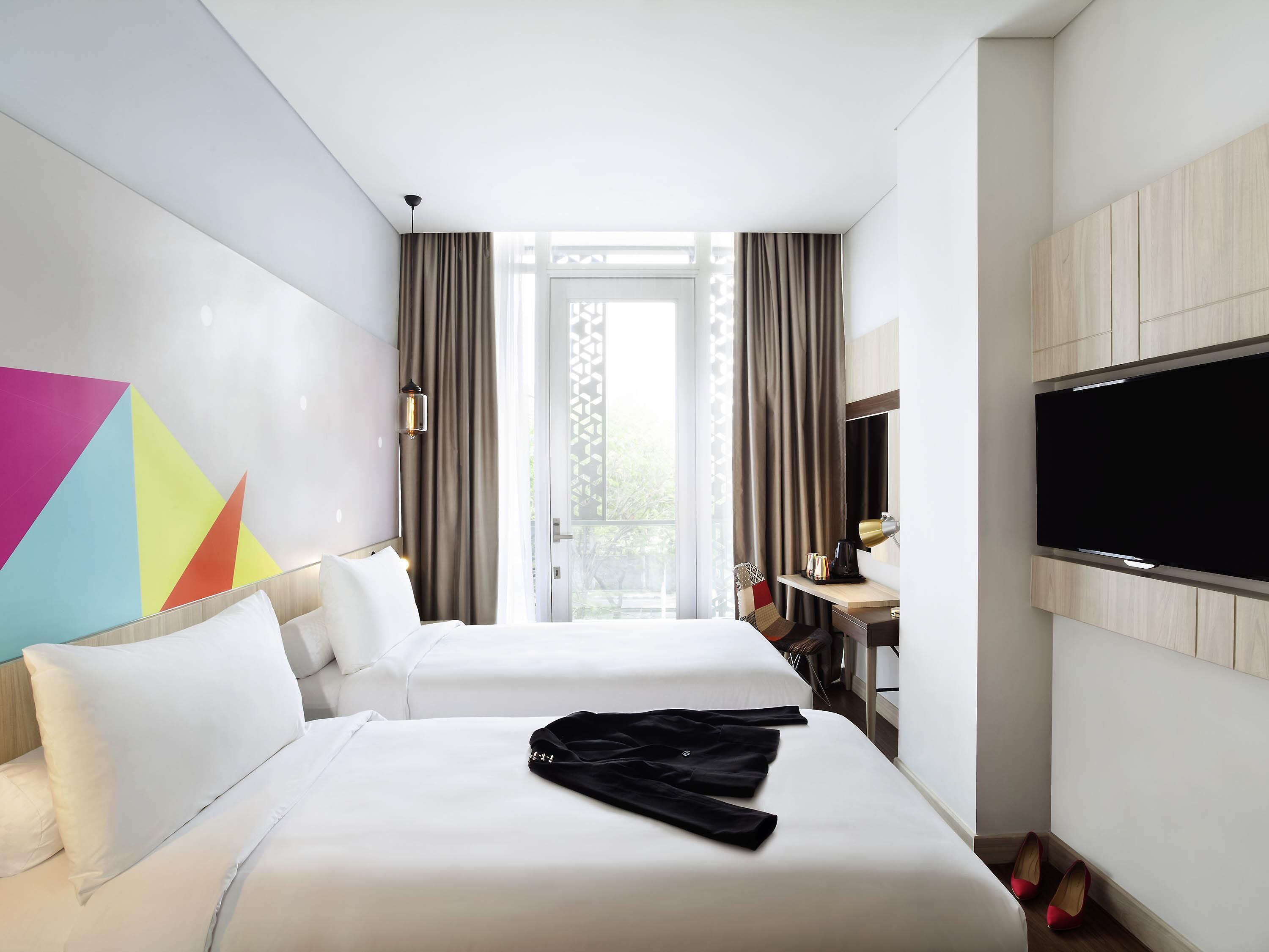 Superior Room, 2 Single Beds, Balcony | Minibar, in-room safe, desk, laptop workspace
