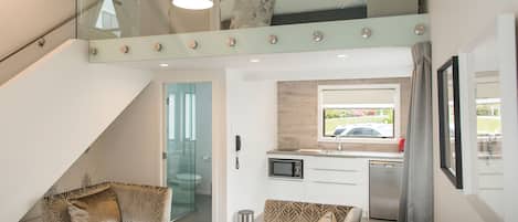 Loft - mezzanine (King) | Sängtillbehör av högsta kvalitet och värdeförvaringsskåp på rummet