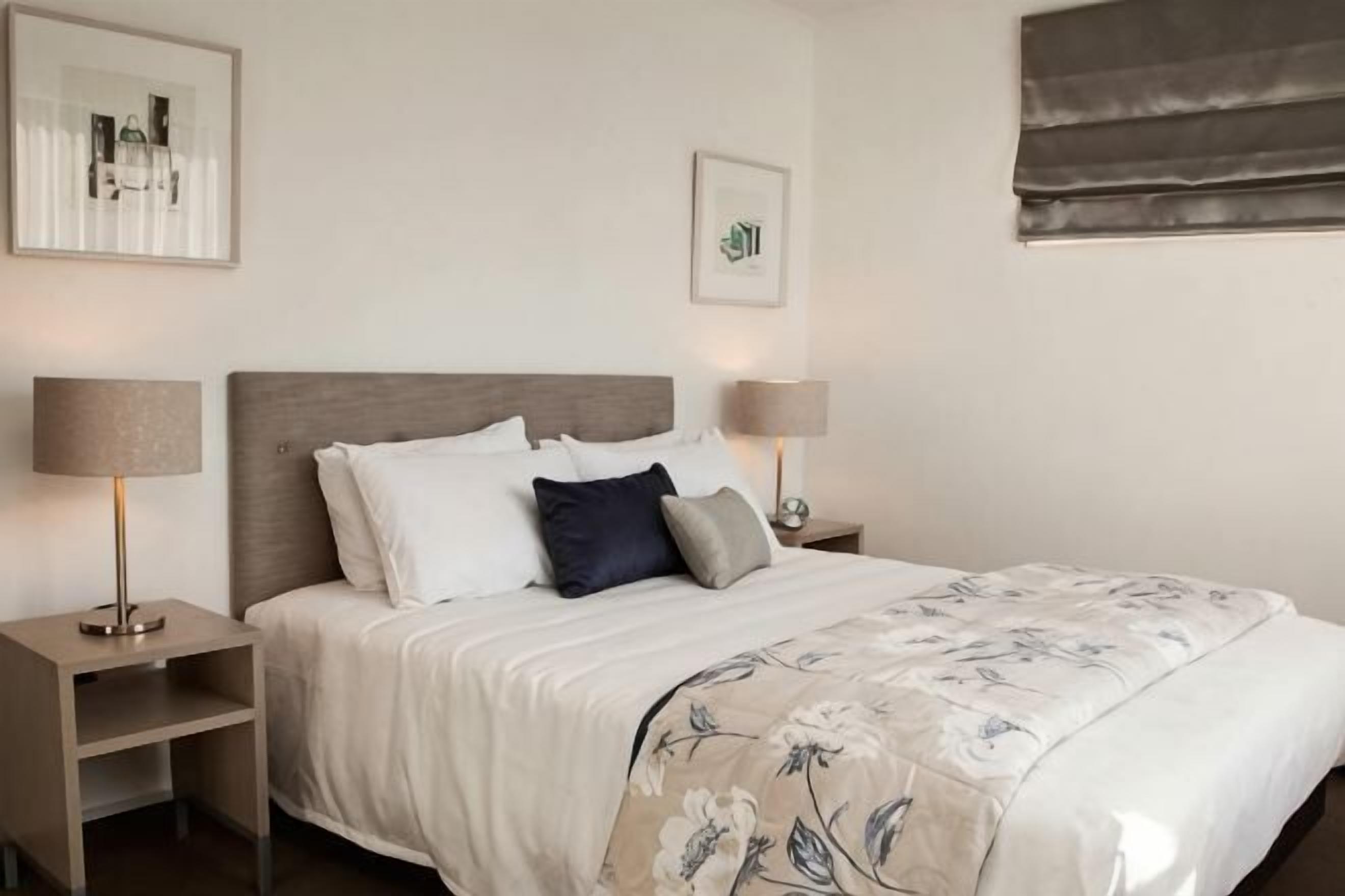 Premium bedding, in-room safe, soundproofing, free WiFi
