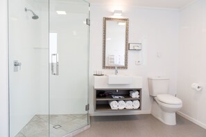 Family Apartment, 2 Bedrooms | Bathroom