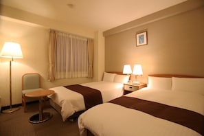 Edredón, escritorio, cortinas blackout y insonorización