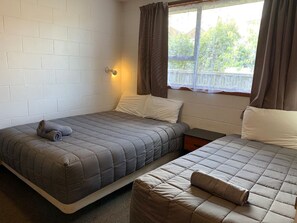 2 bedrooms, iron/ironing board, free WiFi, bed sheets - Cumberland Motel (Dunedin)