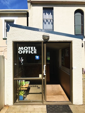 Exterior - Cumberland Motel (Dunedin)