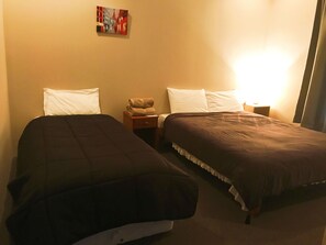 Family Room, Shared Bathroom and Kitchen  | 2 bedrooms, iron/ironing board, free WiFi, bed sheets - Cumberland Motel (Dunedin)