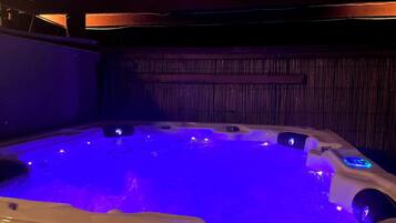 Bañera de hidromasaje exterior