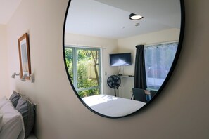 Desk, iron/ironing board, free WiFi, bed sheets - La Rochelle Motel (Akaroa)
