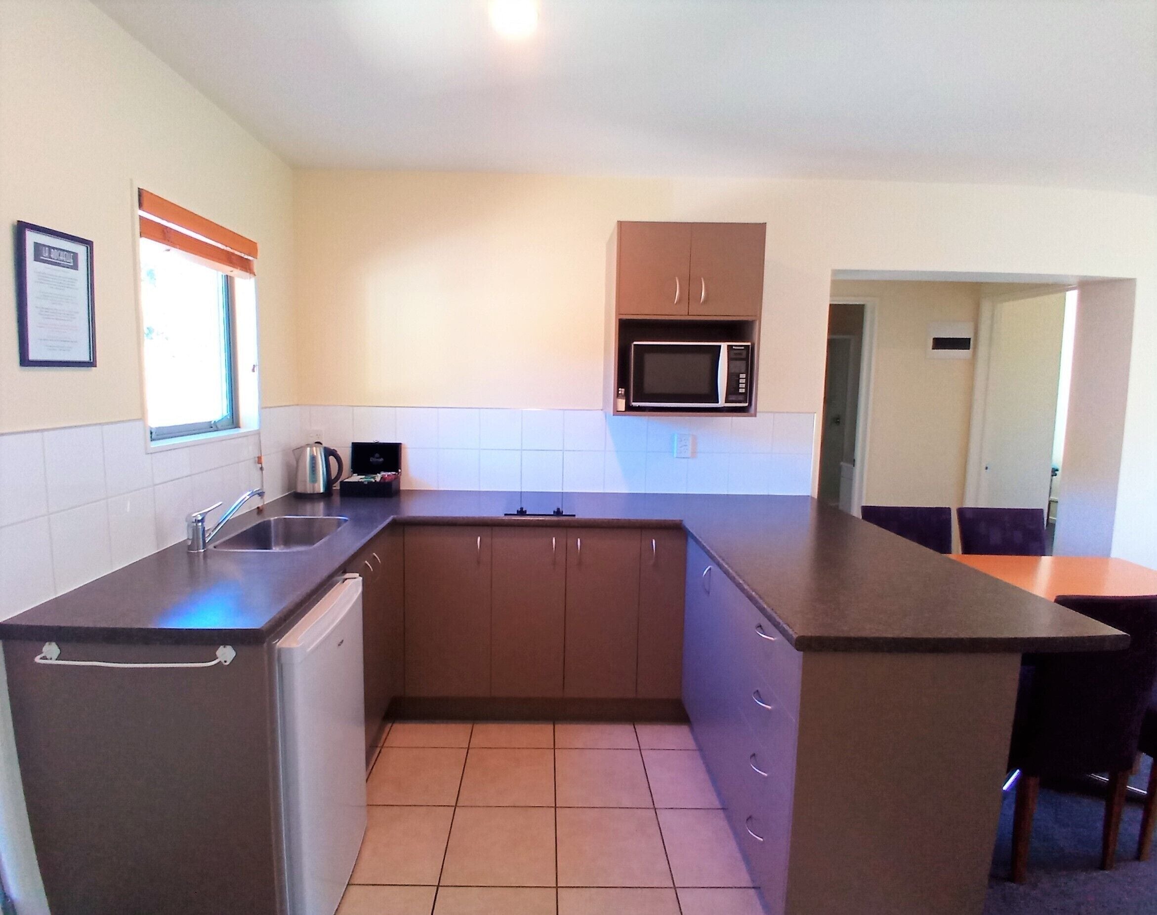 Apartamento, 2 habitaciones (Upper Level) | Cocina privada | Frigorífico, microondas, placa de cocina y hervidor eléctrico