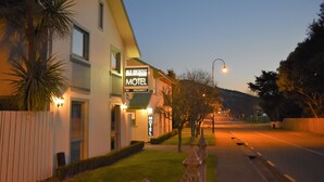 A motel with a neon sign indicating no vacancies. - La Rochelle Motel (Akaroa)