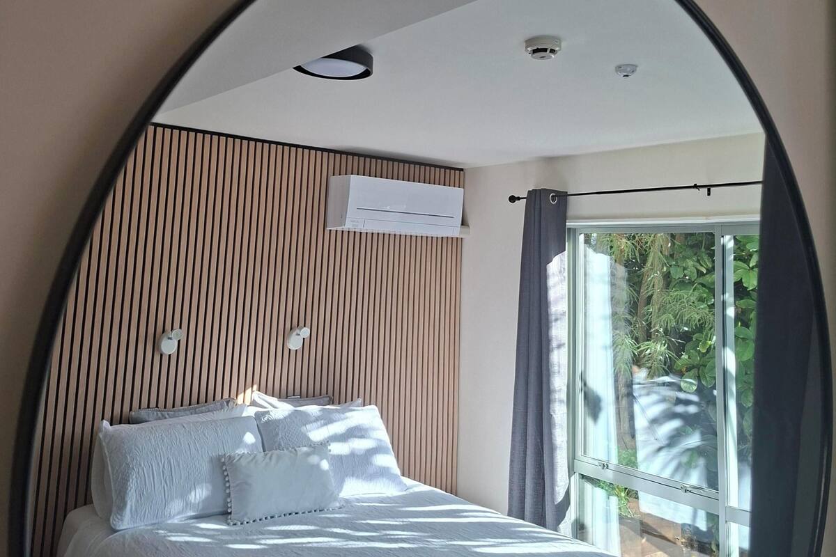 Desk, iron/ironing board, WiFi (free), bed sheets