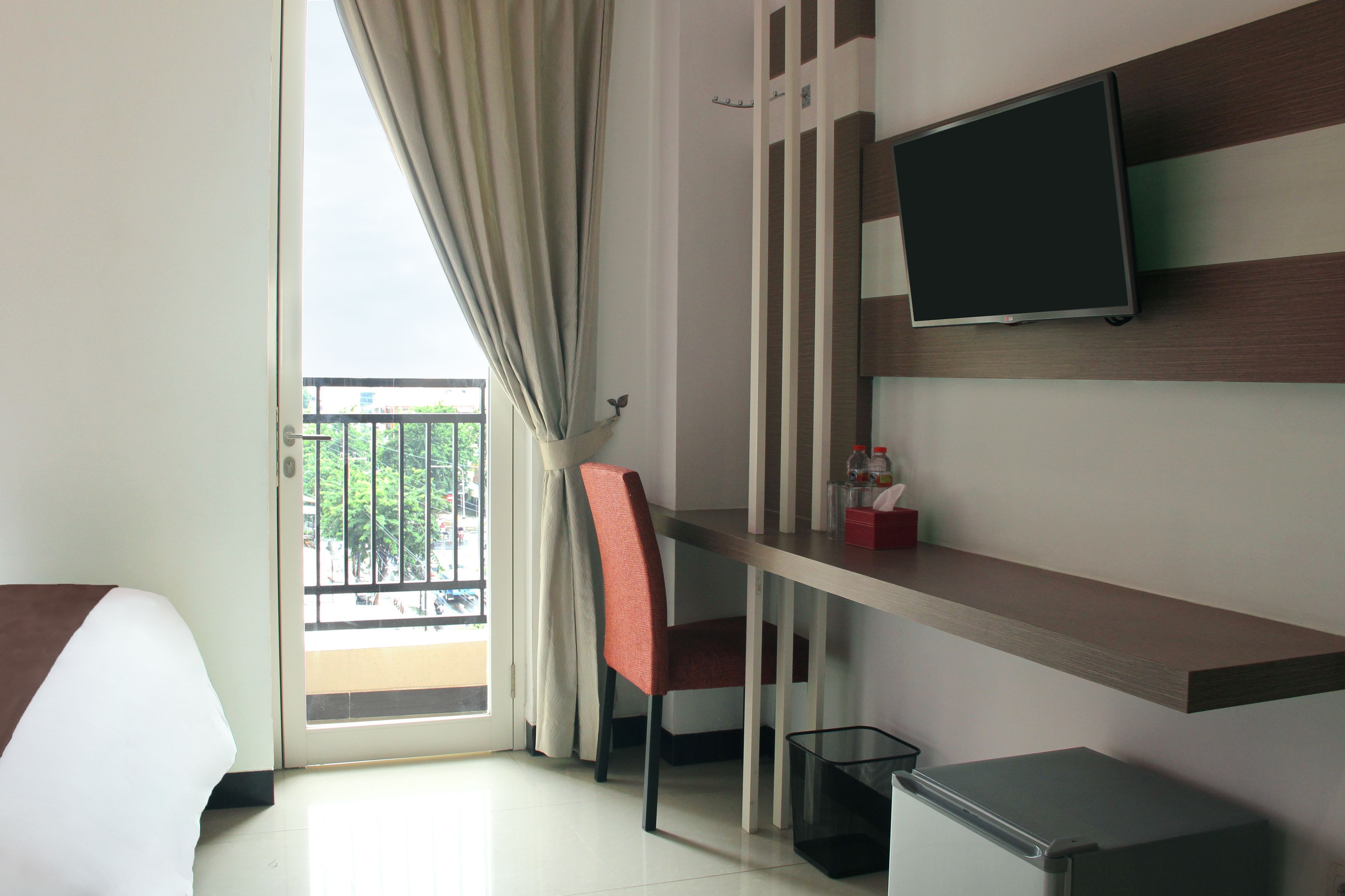 Premium bedding, desk, free WiFi, bed sheets