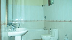 Villa, 3 Bedrooms | Bathroom | Free toiletries, hair dryer, towels - Manik Villa (Bentota)
