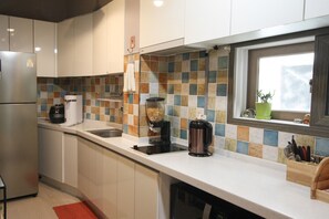 雪櫃、微波爐、廚房用具/餐具/器皿